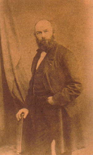 Dsir Franois Lauge posant en habit